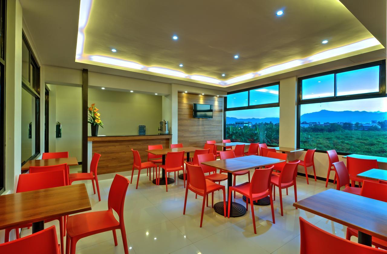 Amaris Suites Butuan City Exterior foto